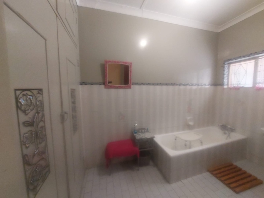 4 Bedroom Property for Sale in Oos Einde North West